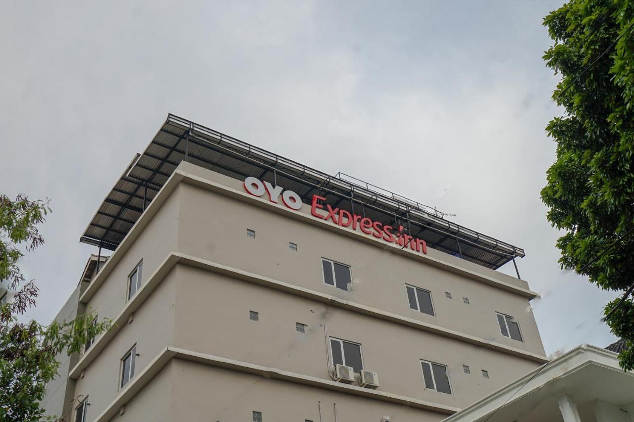Oyo 616 Express Inn Палембанг Екстериор снимка