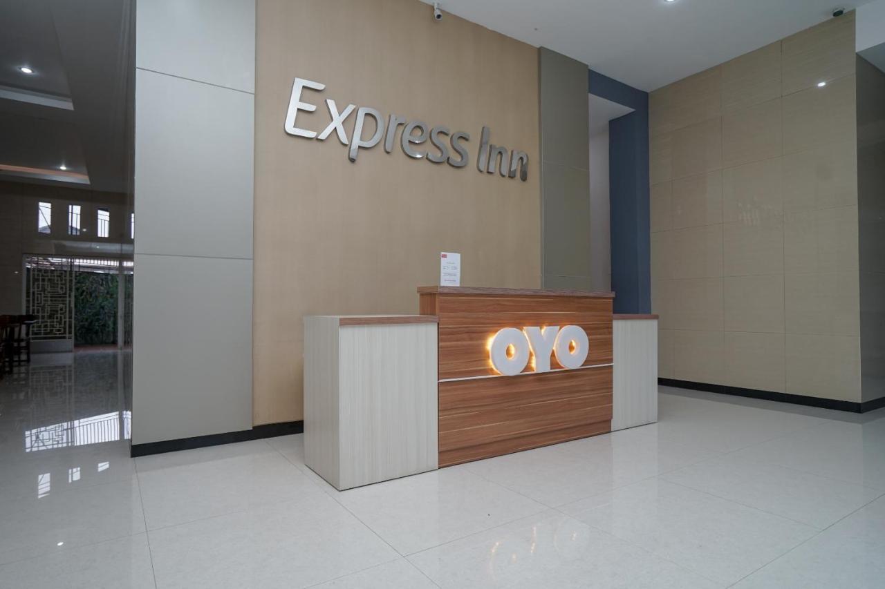 Oyo 616 Express Inn Палембанг Екстериор снимка